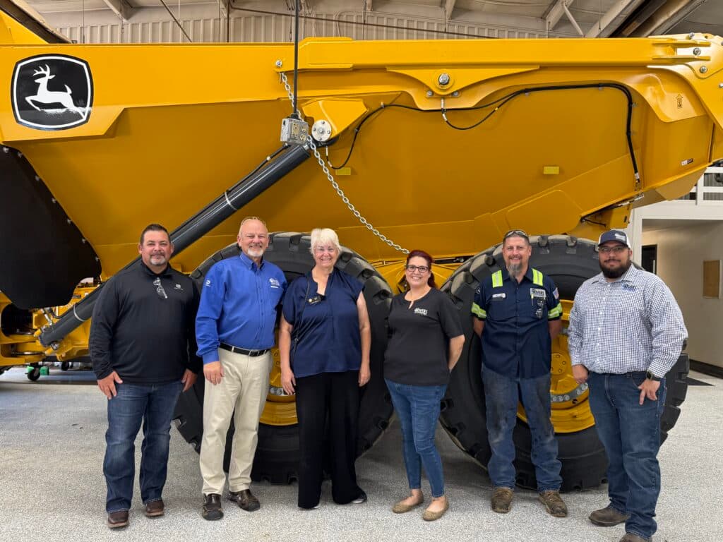 Senator Cathy Kipp Visits 4Rivers Equipment