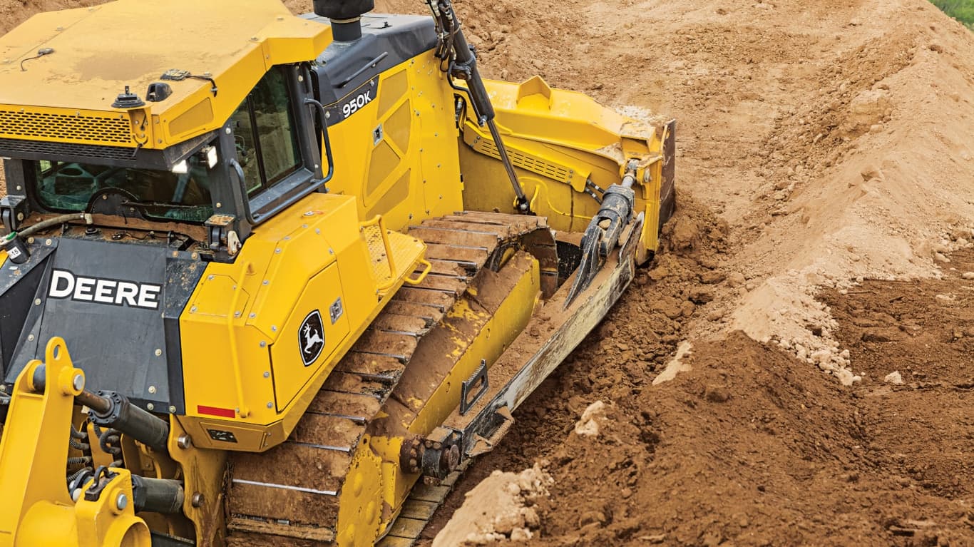 Rear-view close-up of a 950K Dozer on a worksite. | 4re Equipment | ID: 950kxt