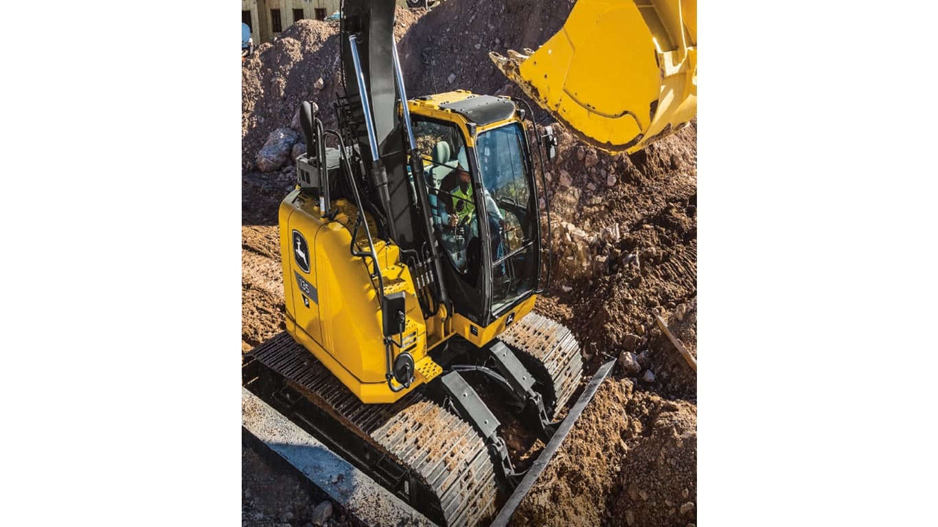 A side-view of the 135P-Tier Excavator surrounded by dirt piles. | 4re Equipment | ID: 135PEXFT4